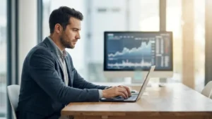 Bootstrapping a B2B Startup: Lessons From Founders Who Did It Without VC